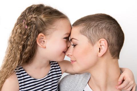 mama-con-cancer-y-hija